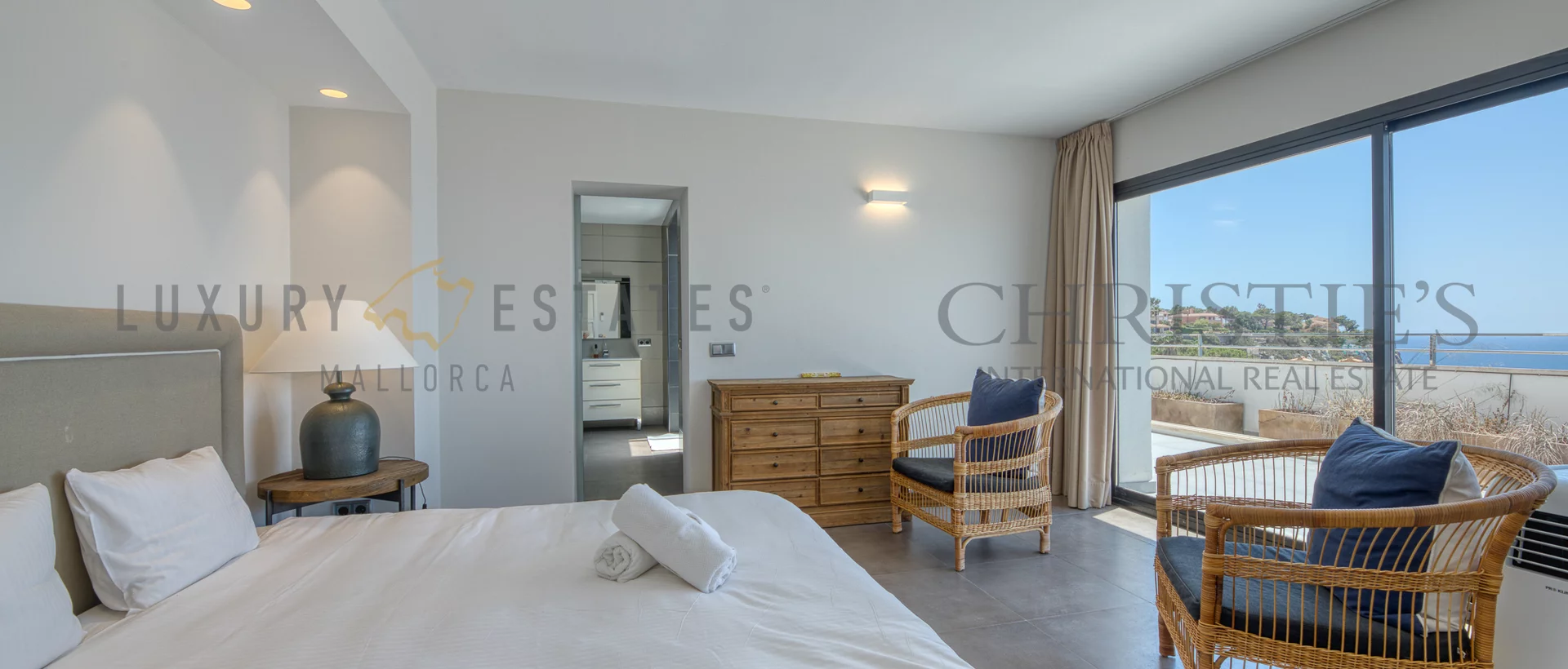 villa in badia blava mit traumhaftem blick in 1. meereslinie an der küste von llucmajor 23
