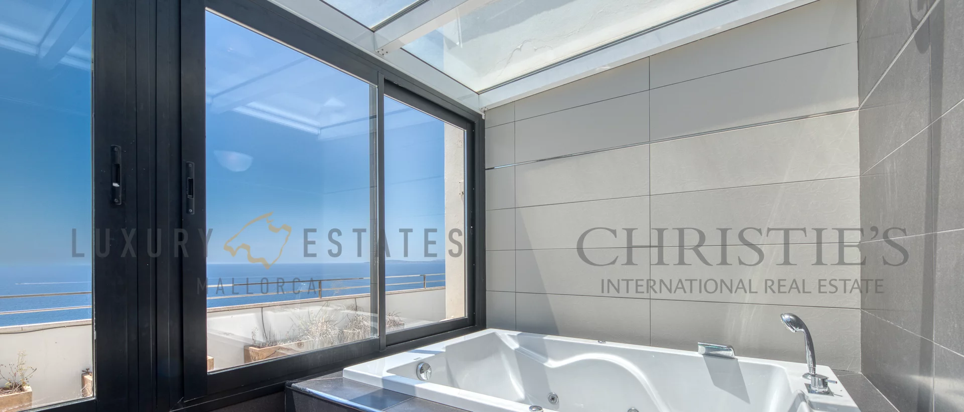 villa in badia blava mit traumhaftem blick in 1. meereslinie an der küste von llucmajor 24