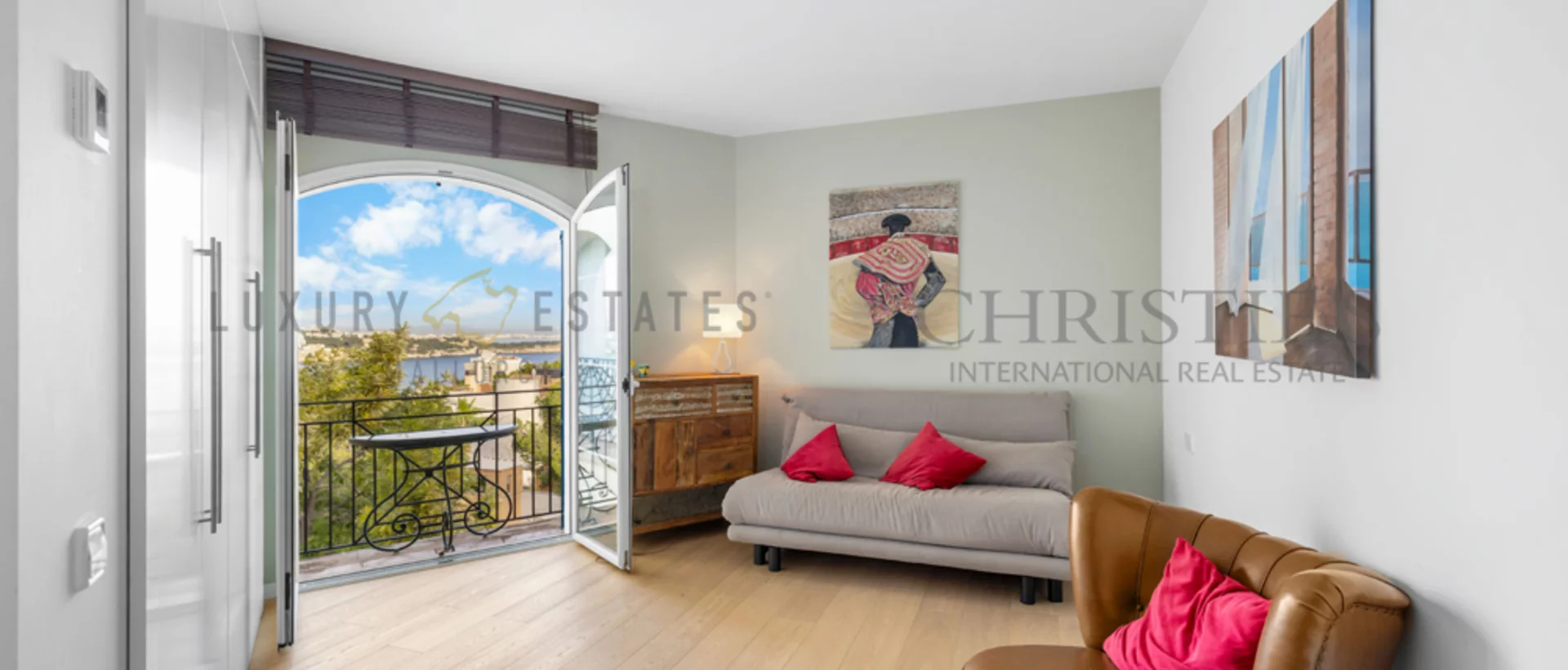 Ático renovado en bendinat con espectaculares vistas al mar 4