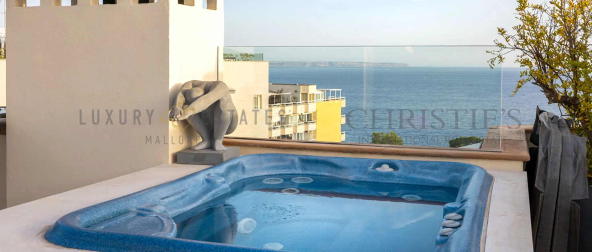 Ático renovado en bendinat con espectaculares vistas al mar 22