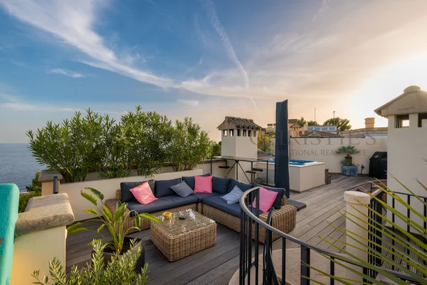 Ático renovado en bendinat con espectaculares vistas al mar 1