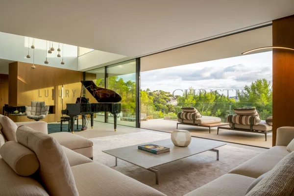 elegante villa de nueva construcción con piscina y zona de spa privada en costa de la calma 2