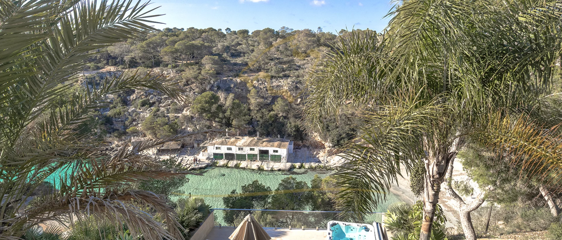 casa adosada reformada en cala pi con licencia de alquiler vacacional y vistas a la bahía 2