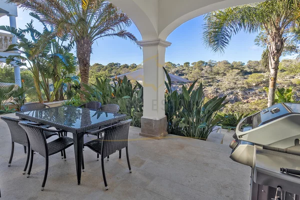 casa adosada reformada en cala pi con licencia de alquiler vacacional y vistas a la bahía 3