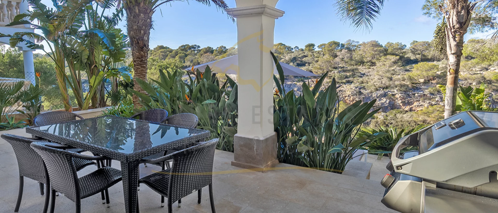 casa adosada reformada en cala pi con licencia de alquiler vacacional y vistas a la bahía 3