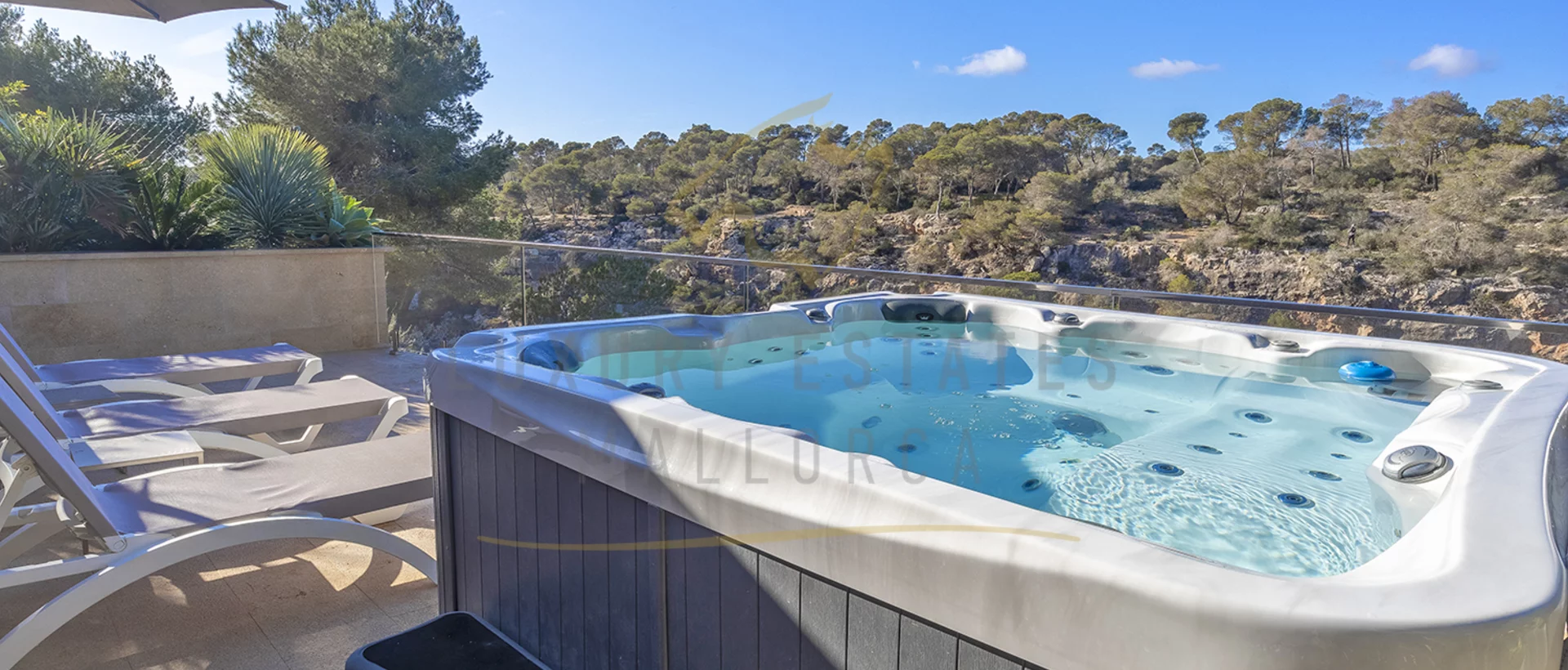 casa adosada reformada en cala pi con licencia de alquiler vacacional y vistas a la bahía 10