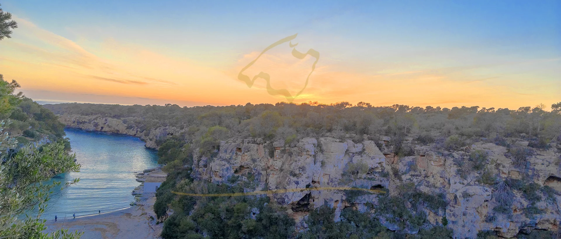 casa adosada reformada en cala pi con licencia de alquiler vacacional y vistas a la bahía 17