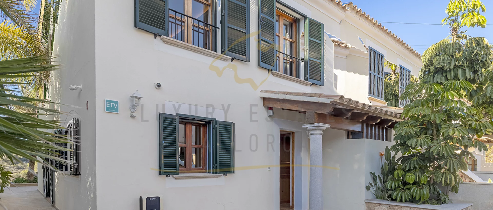 casa adosada reformada en cala pi con licencia de alquiler vacacional y vistas a la bahía 19