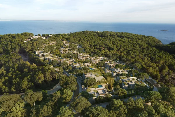moderna villa de nueva construcción en cala vinyas con jardín mediterráneo y gran piscina