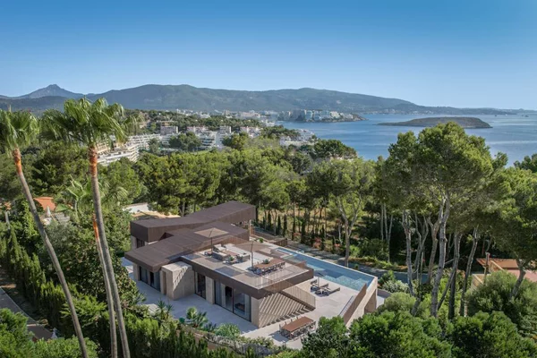 proyecto de construcción con licencia en cala vinyas 1
