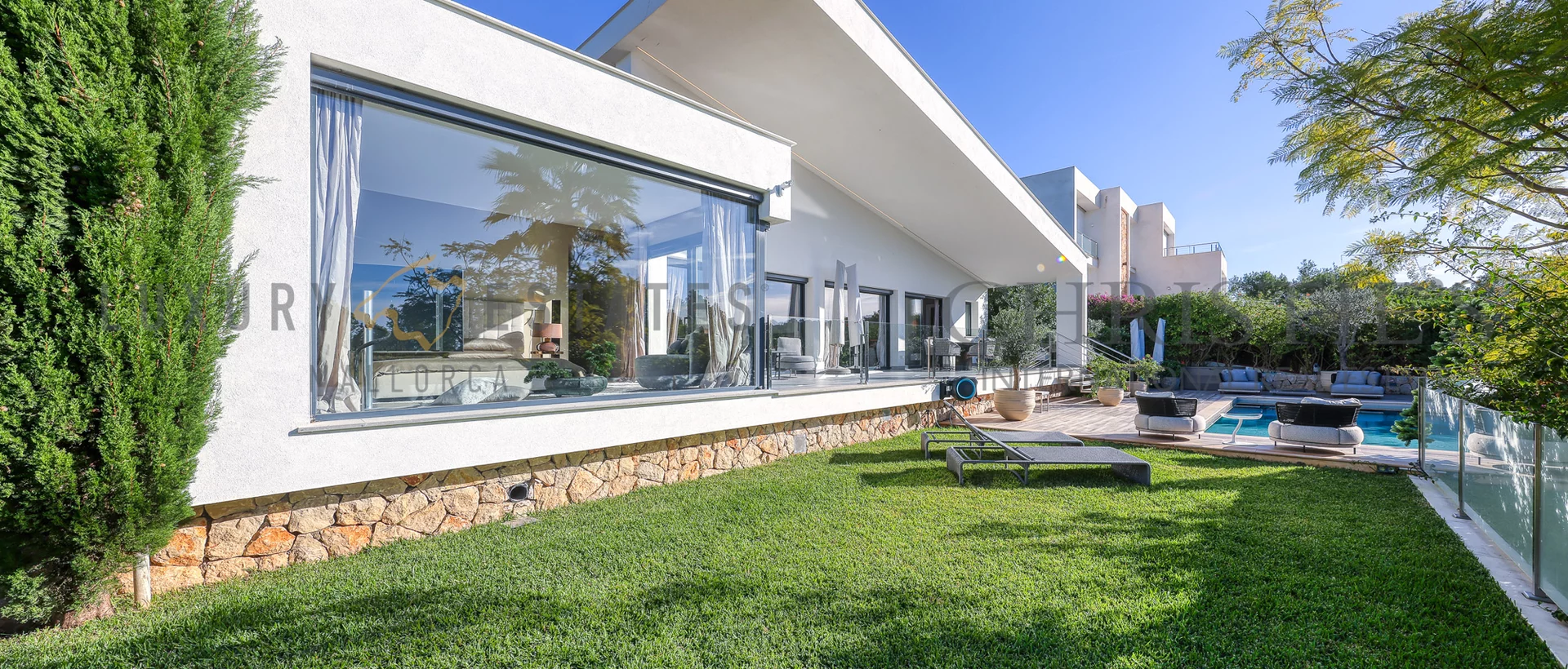 moderne villa in cala vinyas mit pool und garten 2