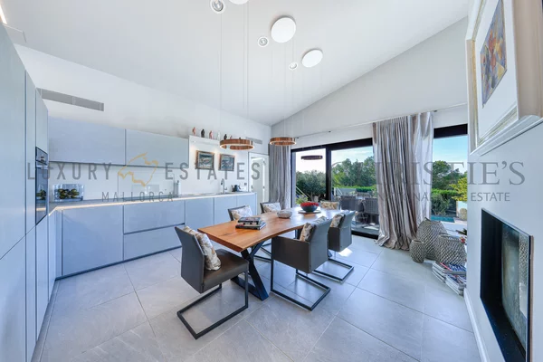 moderna villa en cala vinyas con piscina y jardín 12