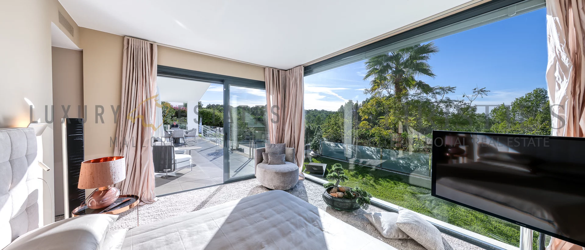 moderne villa in cala vinyas mit pool und garten 10