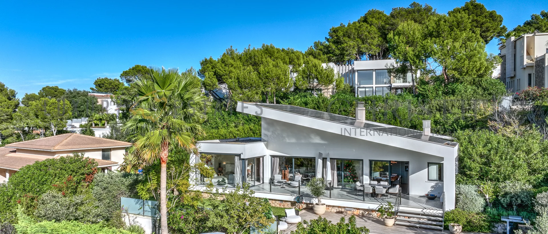 moderne villa in cala vinyas mit pool und garten 1