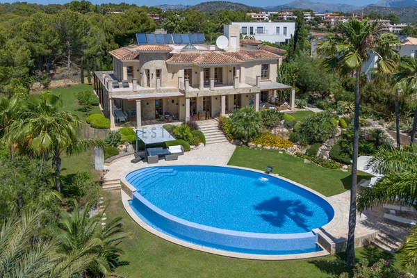villa en cala vinyes con piscina y vistas al mar 2