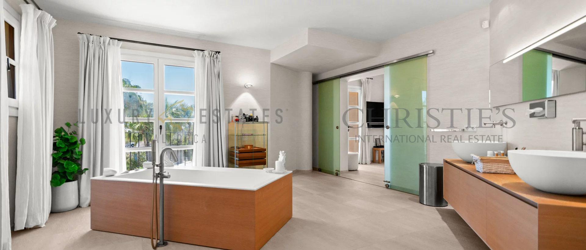 villa in cala vinyes mit pool und meerblick 9