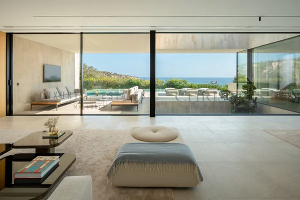 villa de lujo de nueva construcción en el toro, en primera línea de mar, con piscina y jardín 2