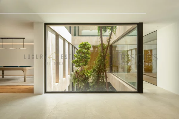 villa de lujo de nueva construcción en el toro, en primera línea de mar, con piscina y jardín 4