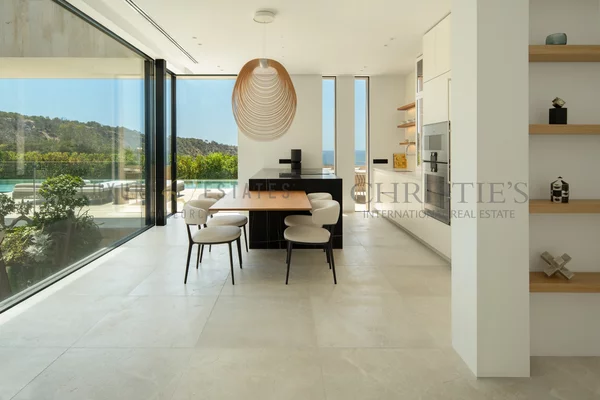 villa de lujo de nueva construcción en el toro, en primera línea de mar, con piscina y jardín 5