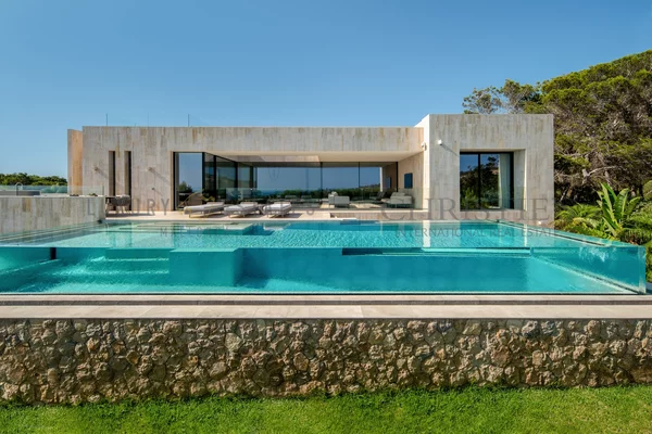 villa de lujo de nueva construcción en el toro, en primera línea de mar, con piscina y jardín 1