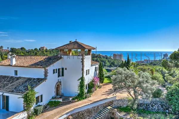 villa mediterránea completamente renovada en génova con vistas al mar 1