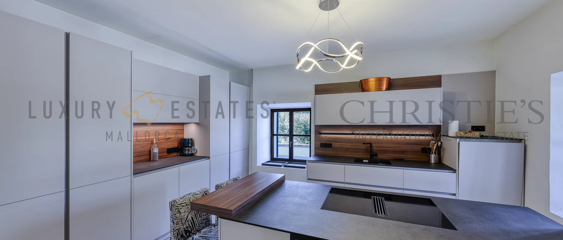 completely renovated mediterranean villa in genoa with sea views 11