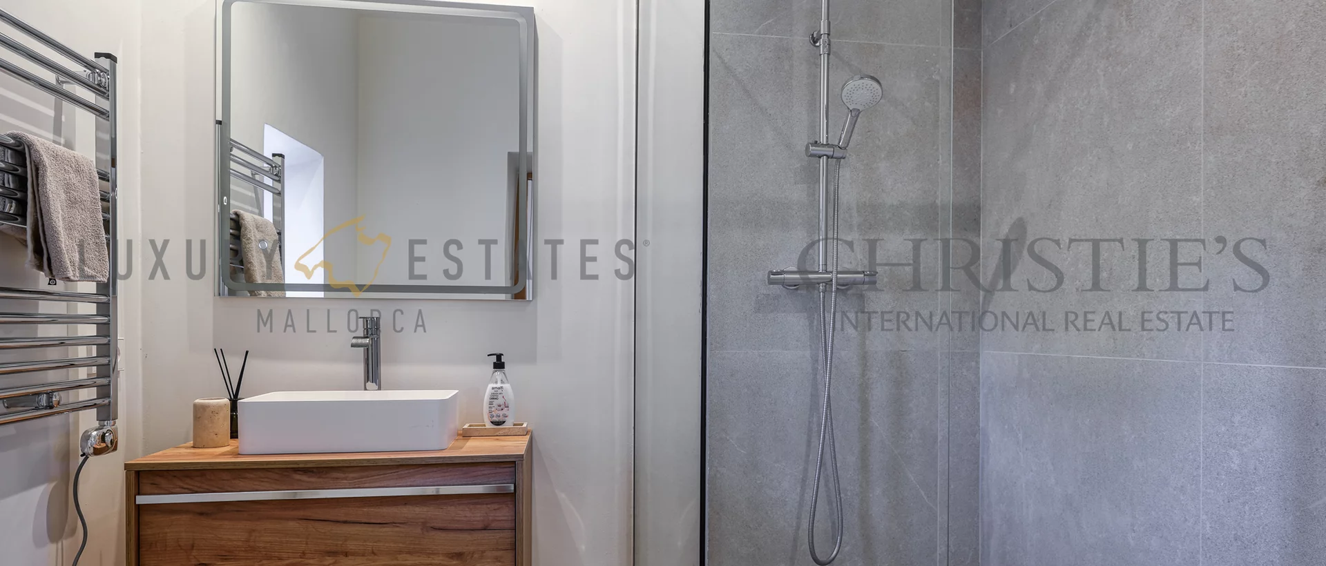 completely renovated mediterranean villa in genoa with sea views 18