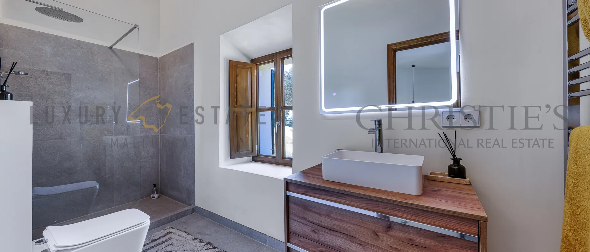 completely renovated mediterranean villa in genoa with sea views 22