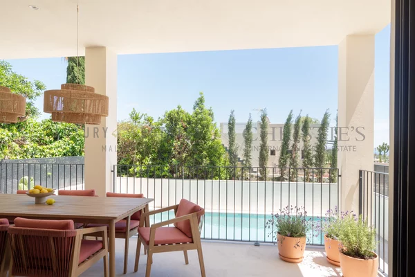villa de nueva construcción en génova con vistas al mar y piscina