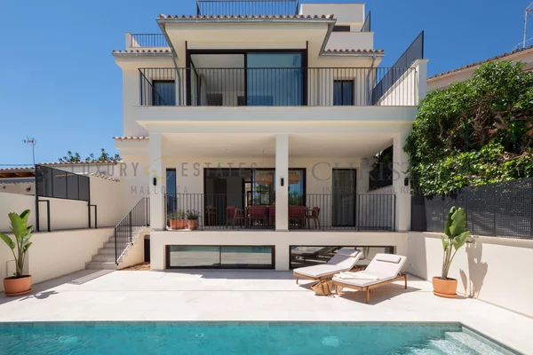 villa de nueva construcción en génova con vistas al mar y piscina
