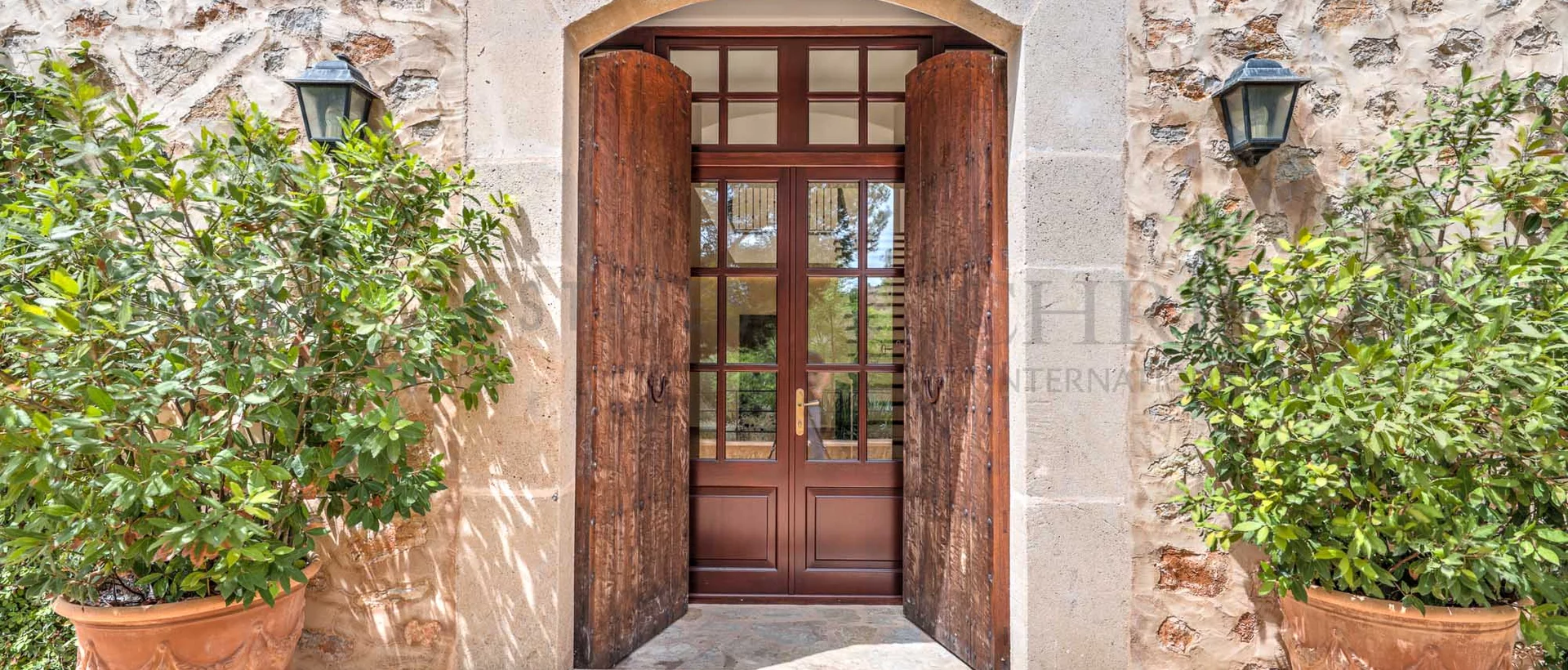 son macia finca fassade