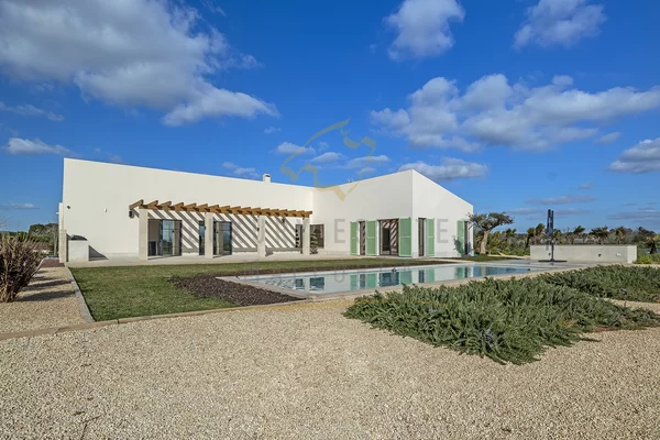 finca de lujo moderna y soleada a estrenar en campos con piscina 1