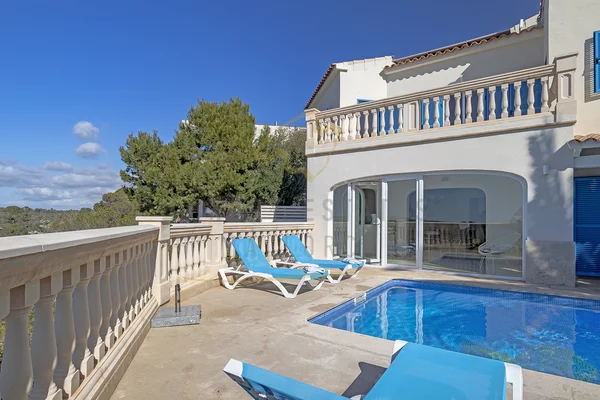 chalet reformado en cala pi en primera línea de mar con licencia de alquiler vacacional 2