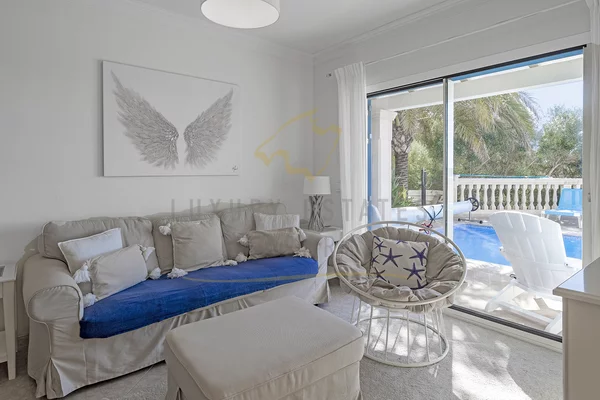 chalet reformado en cala pi en primera línea de mar con licencia de alquiler vacacional 5