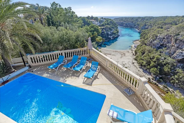 chalet reformado en cala pi en primera línea de mar con licencia de alquiler vacacional 1