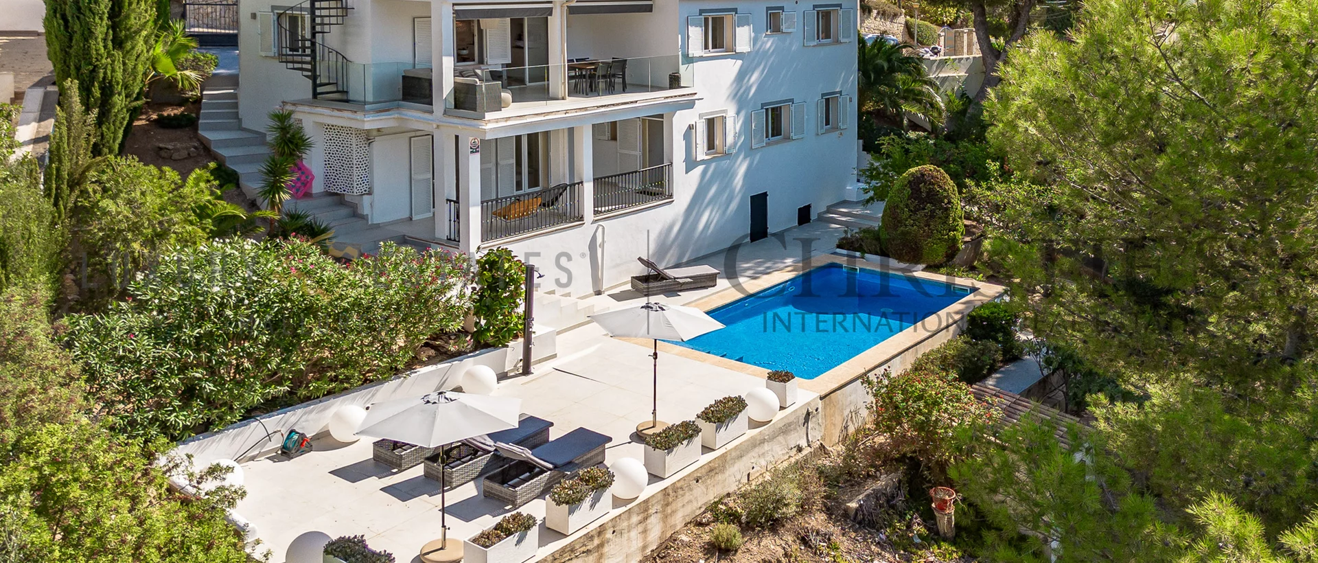 villa en paguera en una zona tranquila con vistas al mar y licencia de alquiler 2