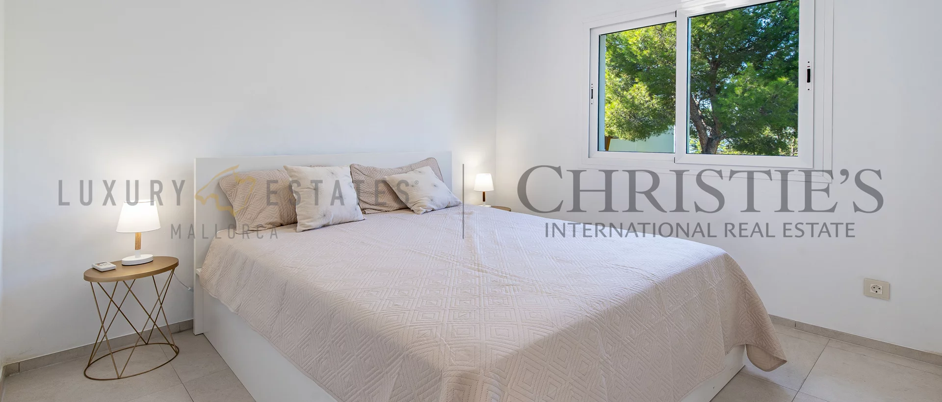 villa en paguera en una zona tranquila con vistas al mar y licencia de alquiler 12