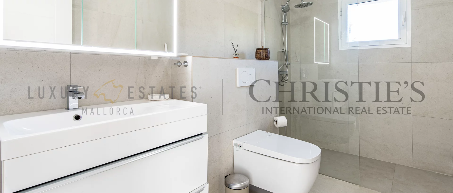 villa en paguera en una zona tranquila con vistas al mar y licencia de alquiler 13