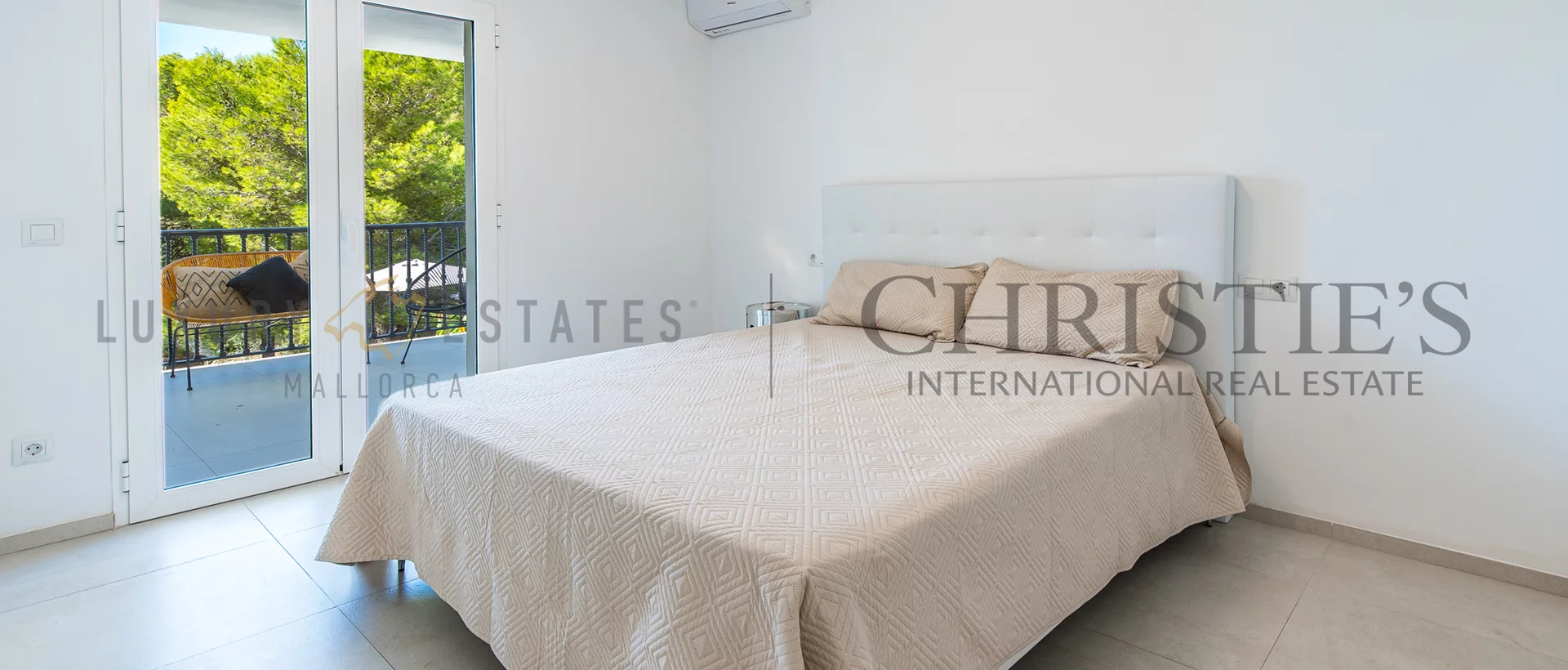 villa en paguera en una zona tranquila con vistas al mar y licencia de alquiler 15