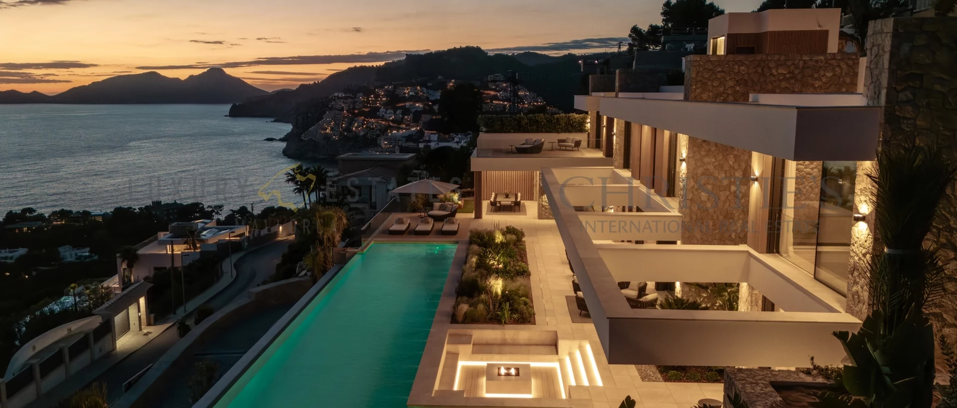 moderne neubauvilla in port andratx mit beeindruckendem blick aufs meer und großem infinity pool