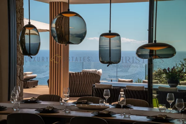 moderna villa de nueva construcción en port andratx con impresionantes vistas al mar y gran piscina infinita