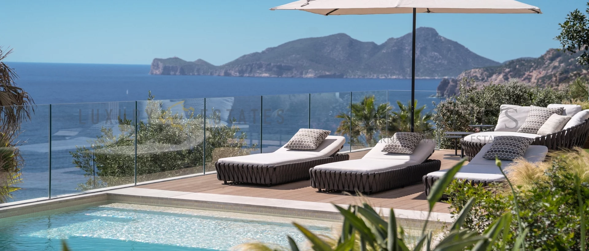moderne neubauvilla in port andratx mit beeindruckendem blick aufs meer und großem infinity pool