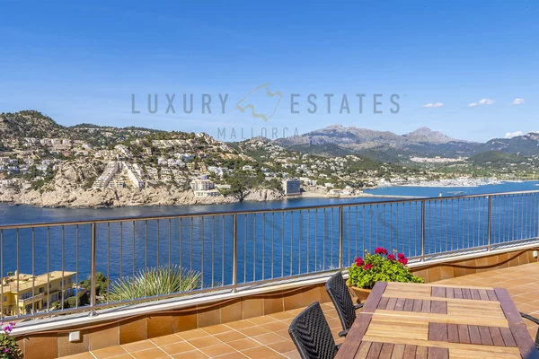 erdgeschoss apartment mit terrasse und hafenblick in puerto de andratx2