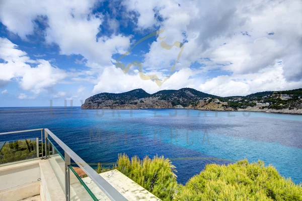 moderna villa en camp de mar con acceso al mar y licencia de alquiler vacacional 1