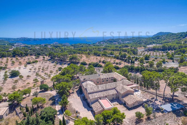 grosse mallorca finca im südwesten mit Ölmühle und nebengebäuden  22