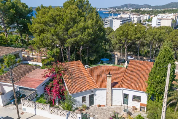 villa con parcela para inversión en puerto portals