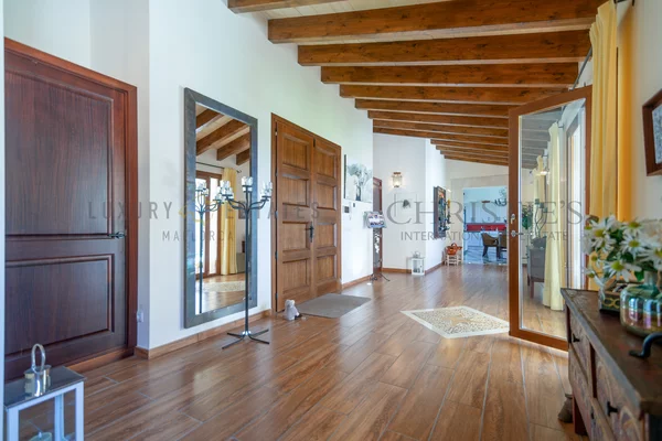 finca en porreres con piscina y viñedo