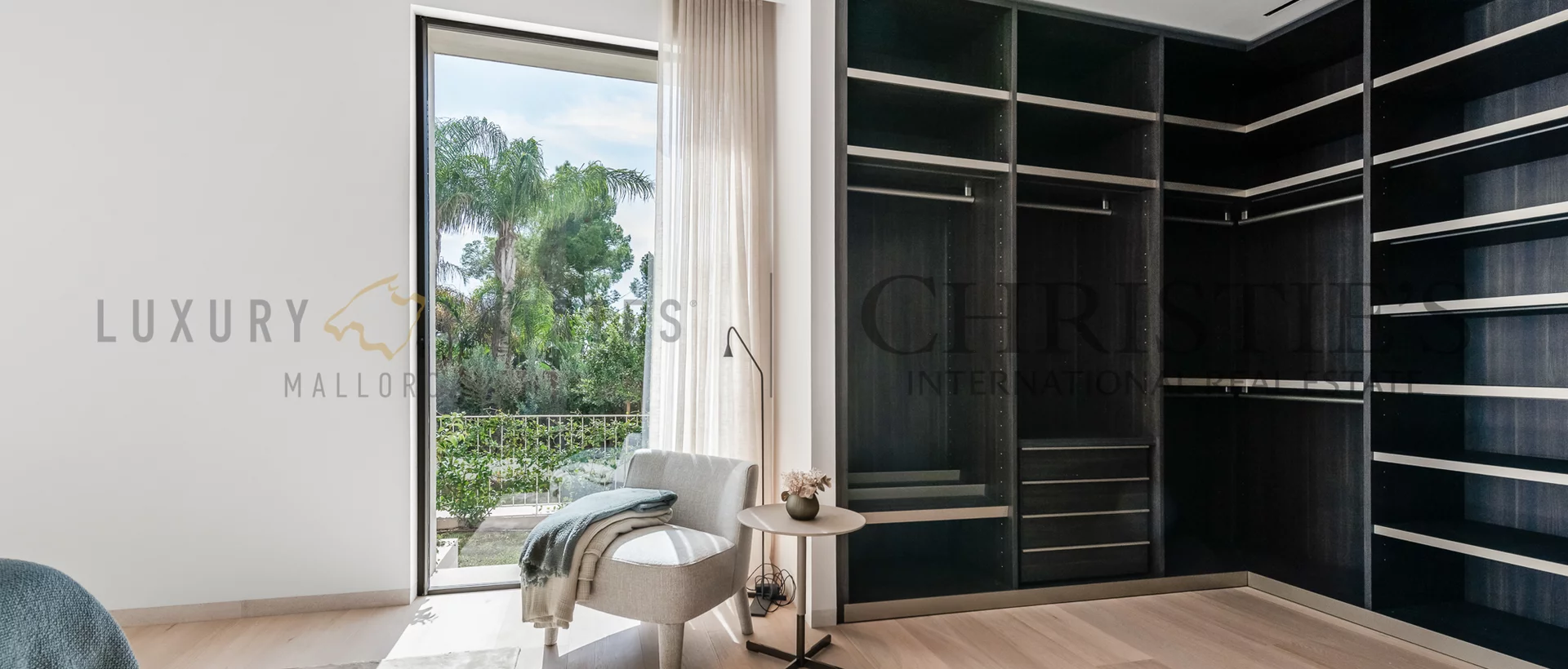 moderne neubau villa in portals nous in gehnähe zum dorf 13