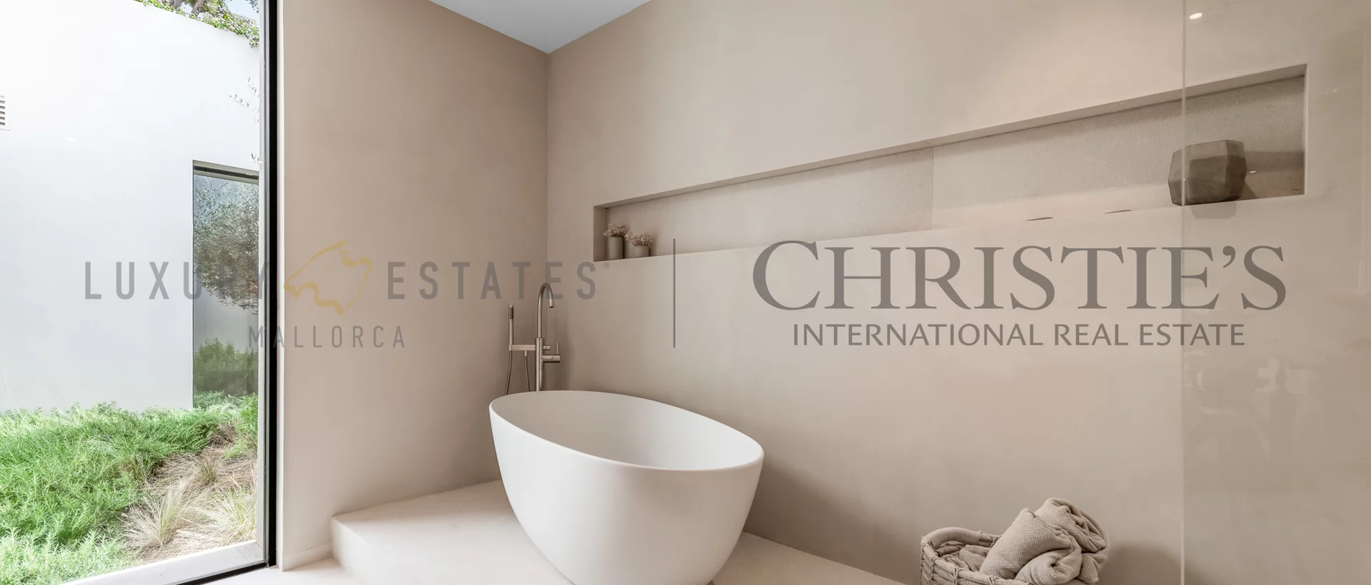 moderne neubau villa in portals nous in gehnähe zum dorf 17