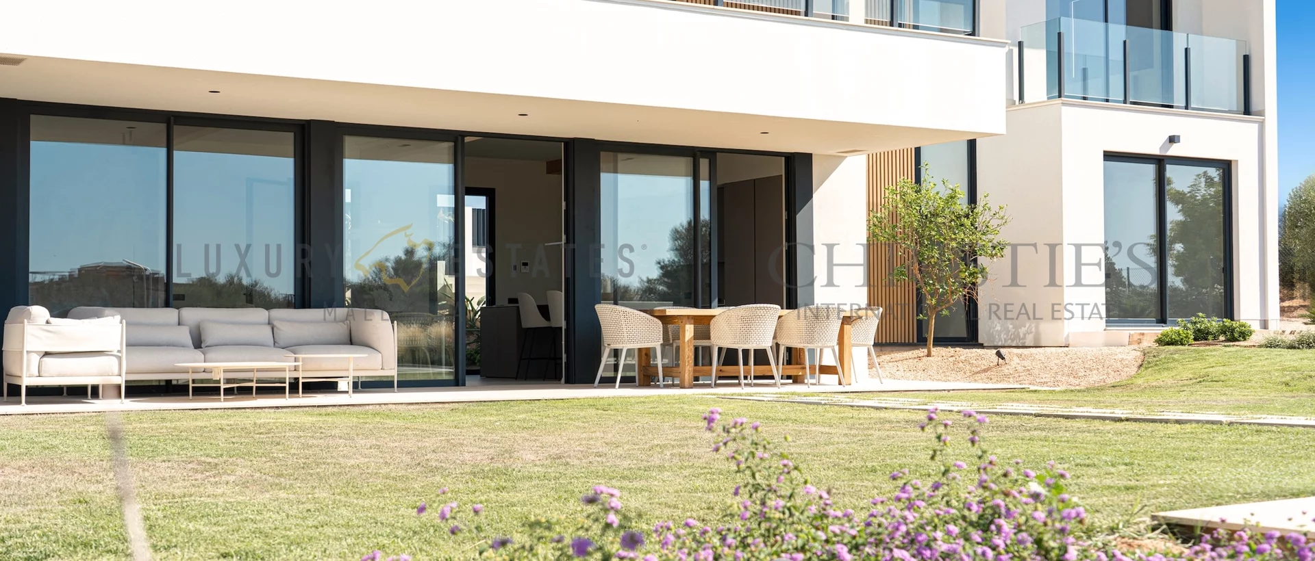 moderna villa de lujo con construcción sostenible de madera en venta en son gual 6